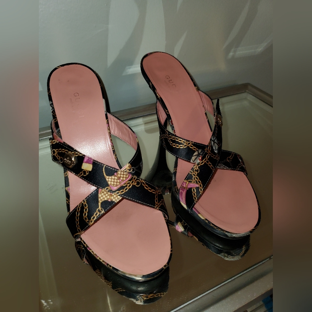 Gucci - Satin Logo heels